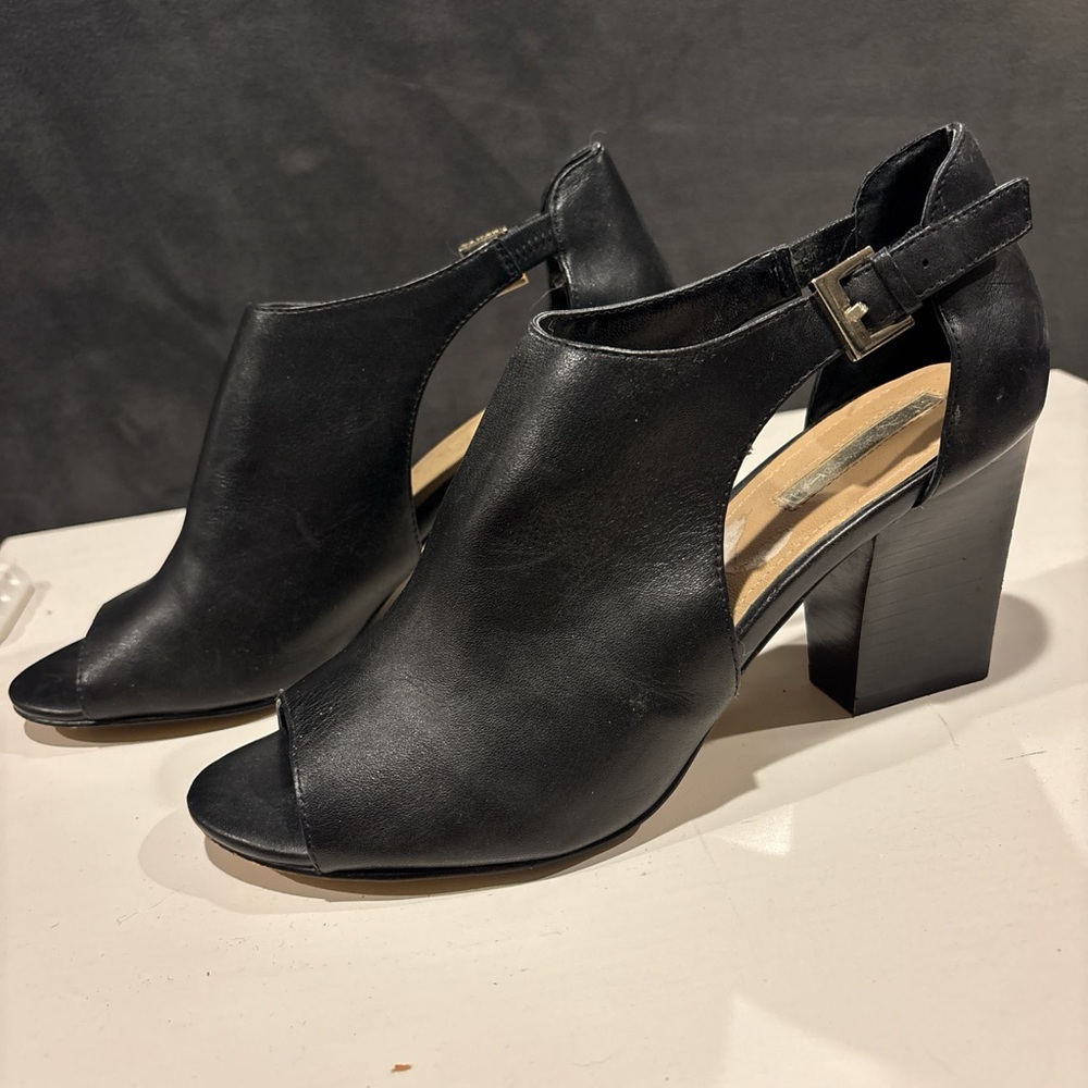 Elie Tahari Black Leather Sandals